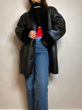 将图片加载到图库查看器,Cocoon leather coat