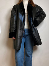 将图片加载到图库查看器,Cocoon leather coat