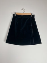 将图片加载到图库查看器,Black velvet skirt