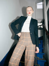 Charger l'image dans la galerie, Vintage Versace black blazer