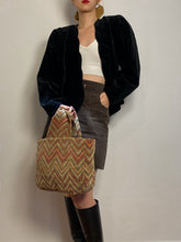 将图片加载到图库查看器,Handmade middle wrist bag