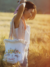 将图片加载到图库查看器,Handmade embroidery cat bag