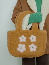 将图片加载到图库查看器,Handmade shearling tote