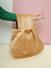 将图片加载到图库查看器,Handmade small wrist bag