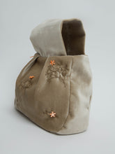 Charger l'image dans la galerie, Handmade small wrist bag