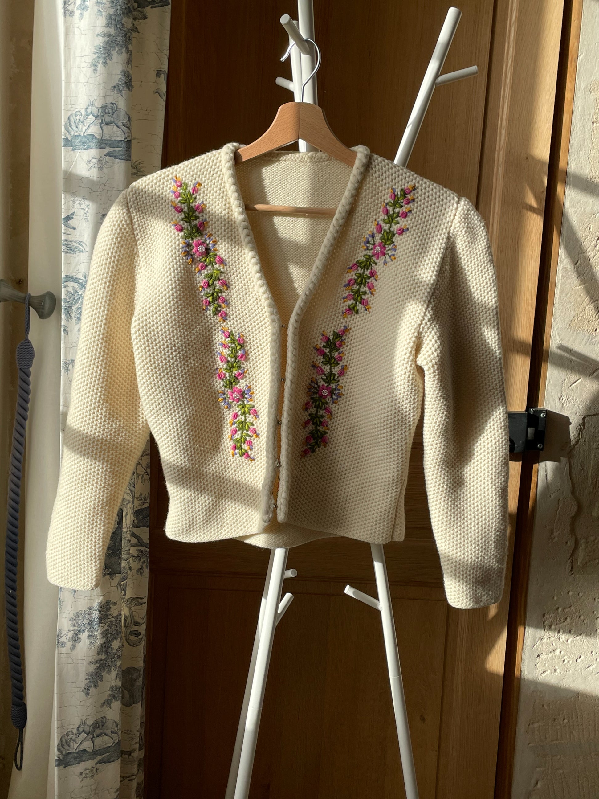 Vintage embroidery cardigan