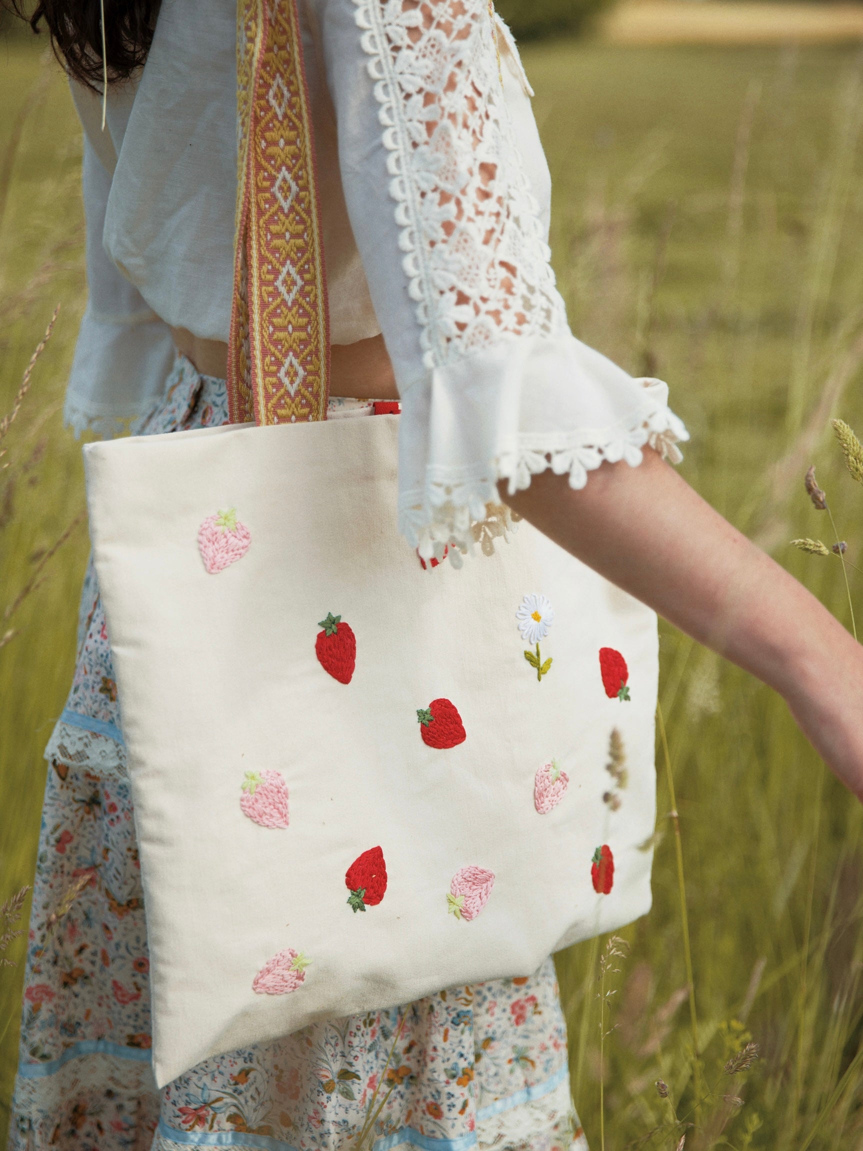 Hand embroidery strawberries bag