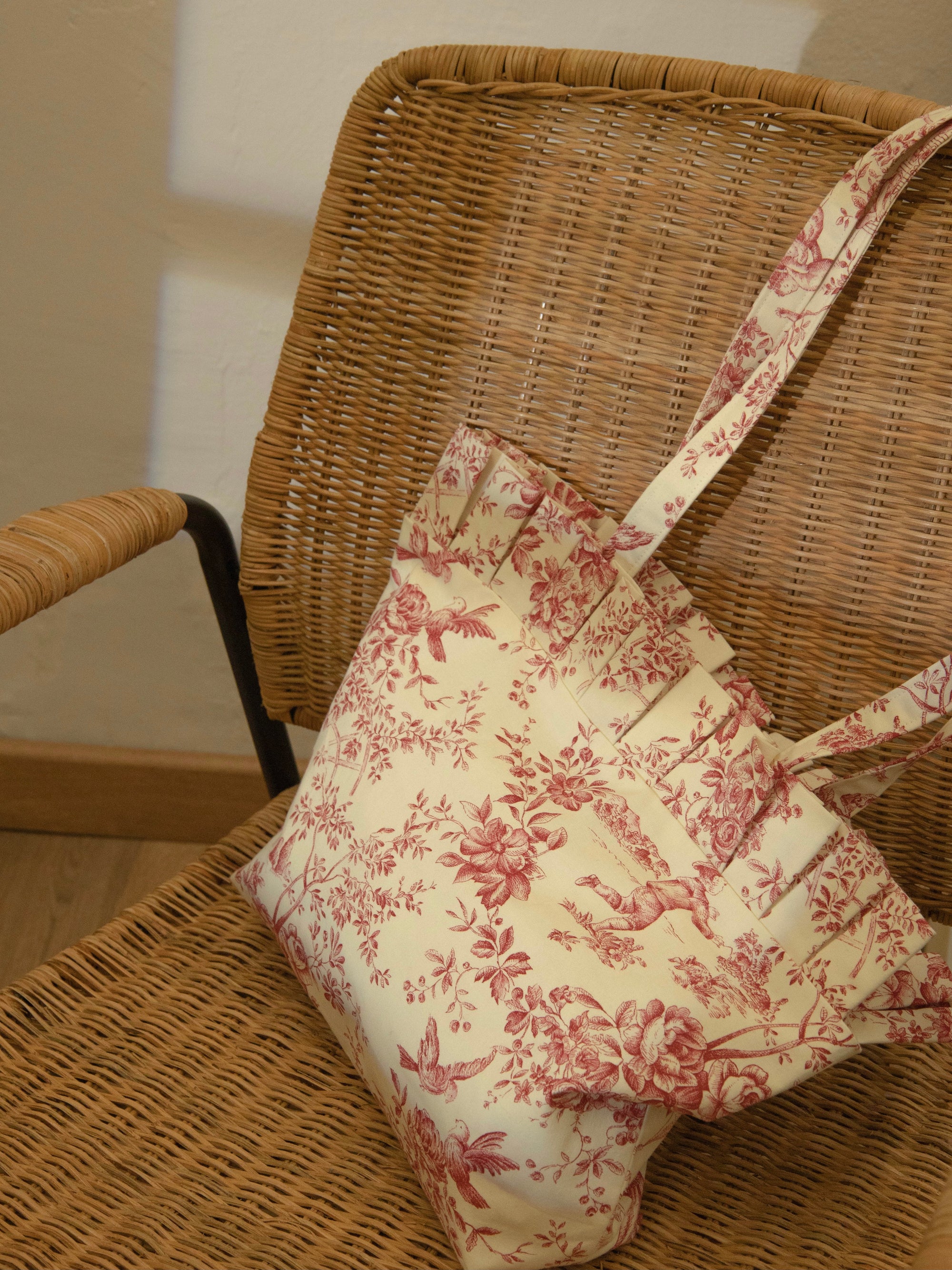 Handmade flounce hem bag