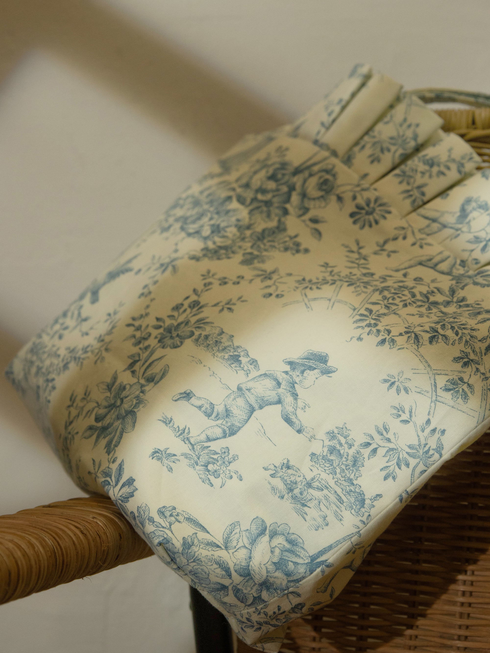 Handmade flounce hem bag