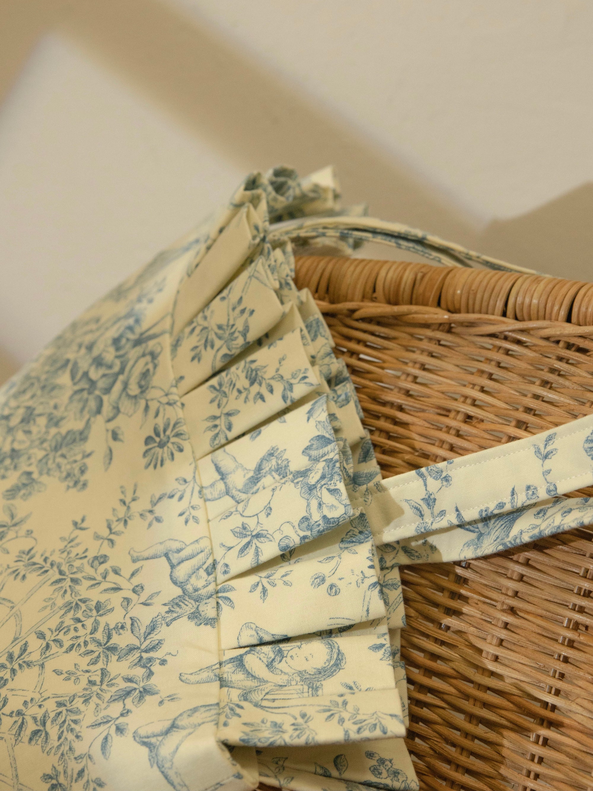 Handmade flounce hem bag